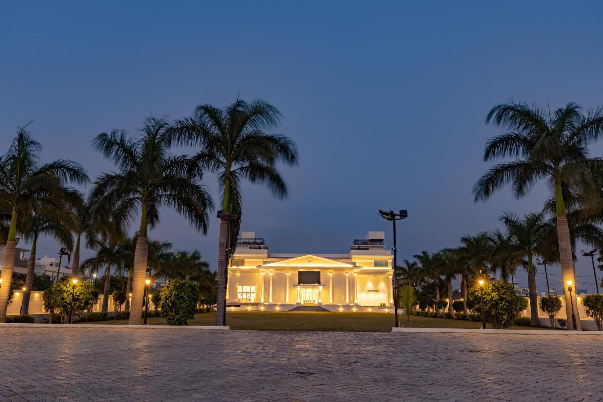 The Grand Monarch Hotel, Ujjain Ujaim Exterior foto