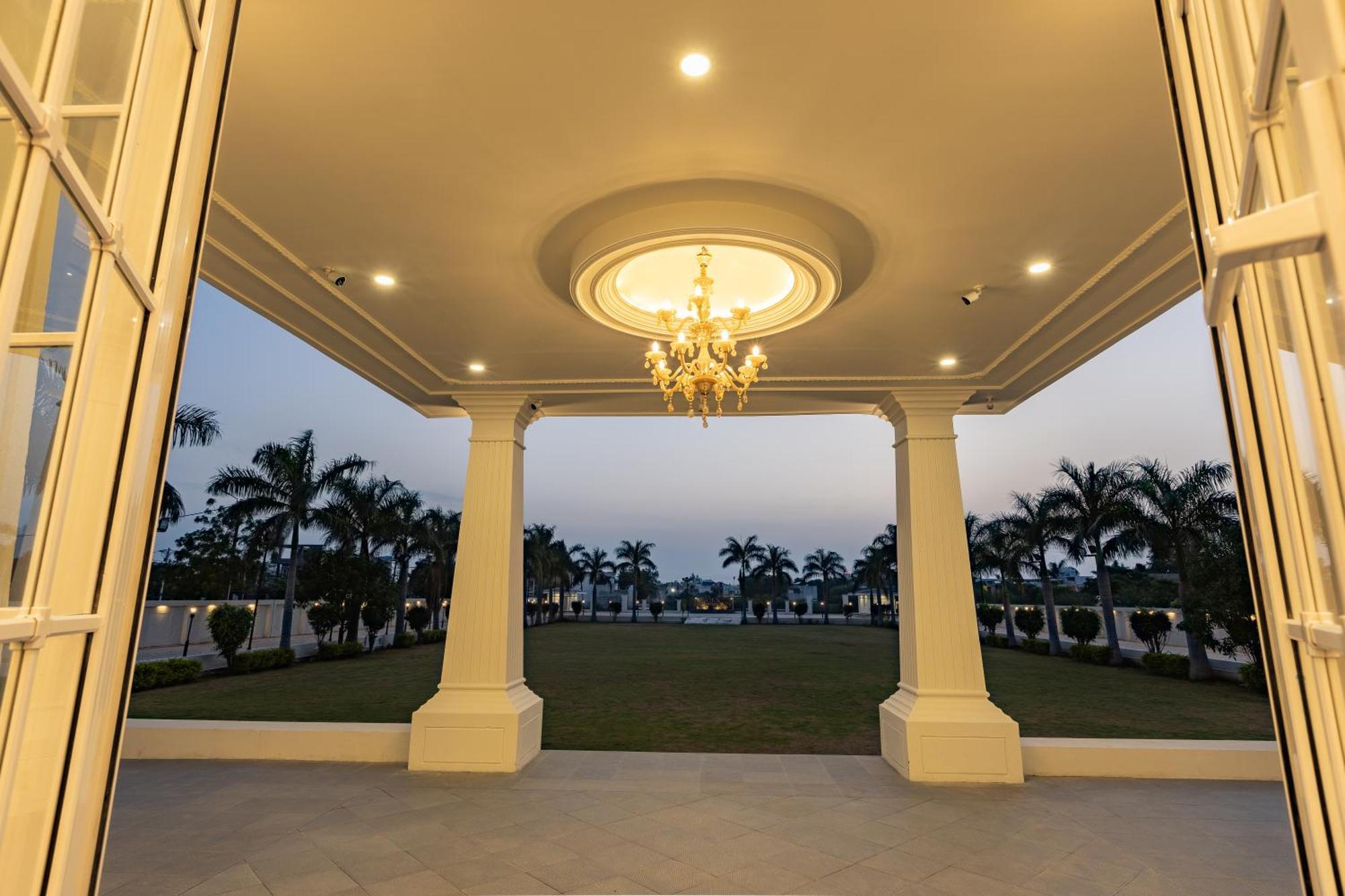 The Grand Monarch Hotel, Ujjain Ujaim Exterior foto
