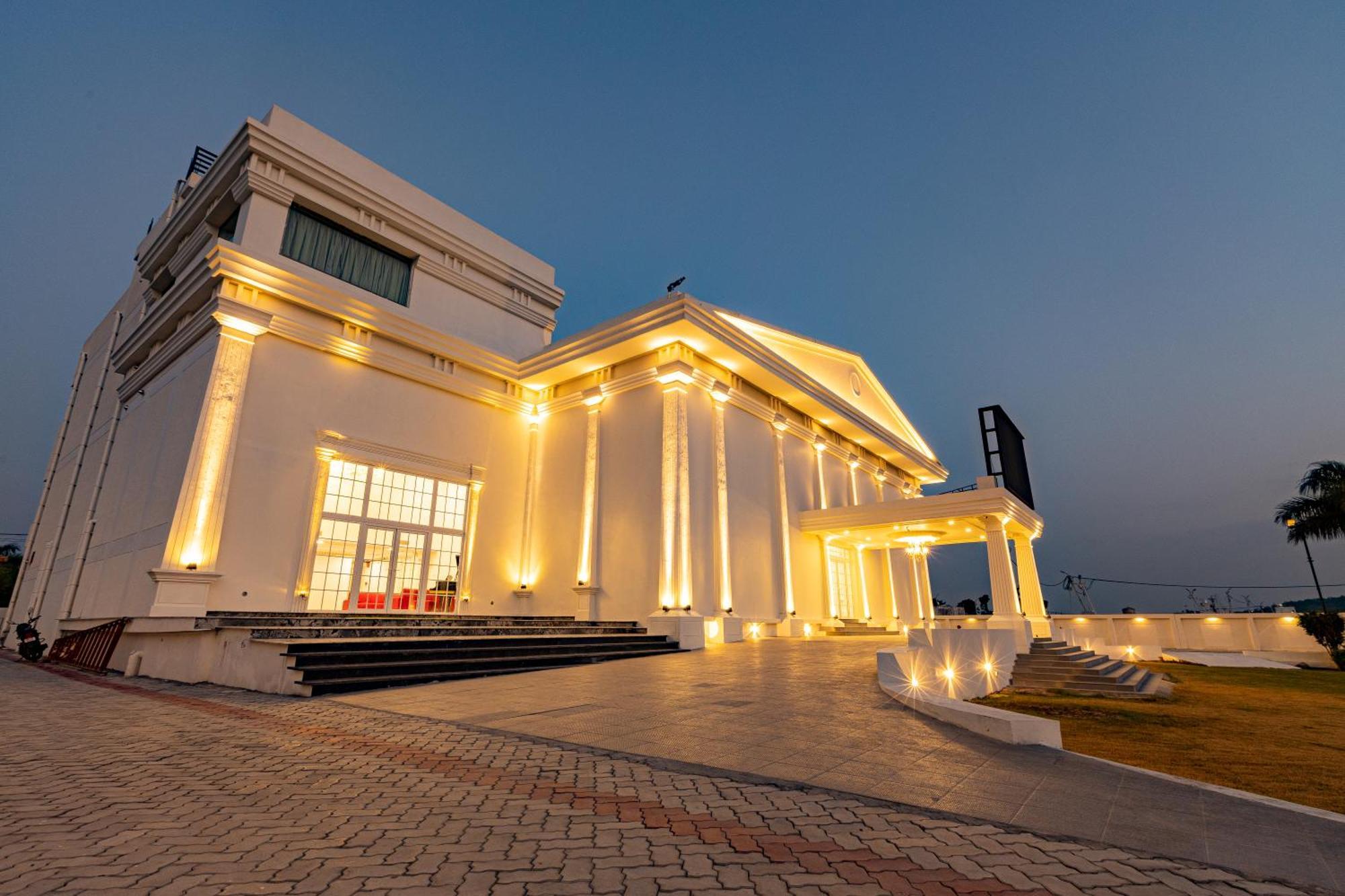 The Grand Monarch Hotel, Ujjain Ujaim Exterior foto